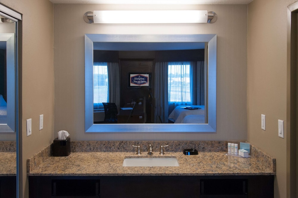 Hampton Inn & Suites Gulfport I 10 - photo 51