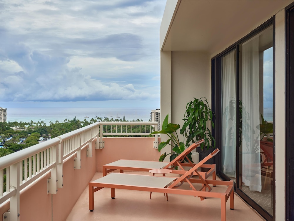 The Ambassador Hotel of Waikiki Tapestry Collection by Hilton - photo 38