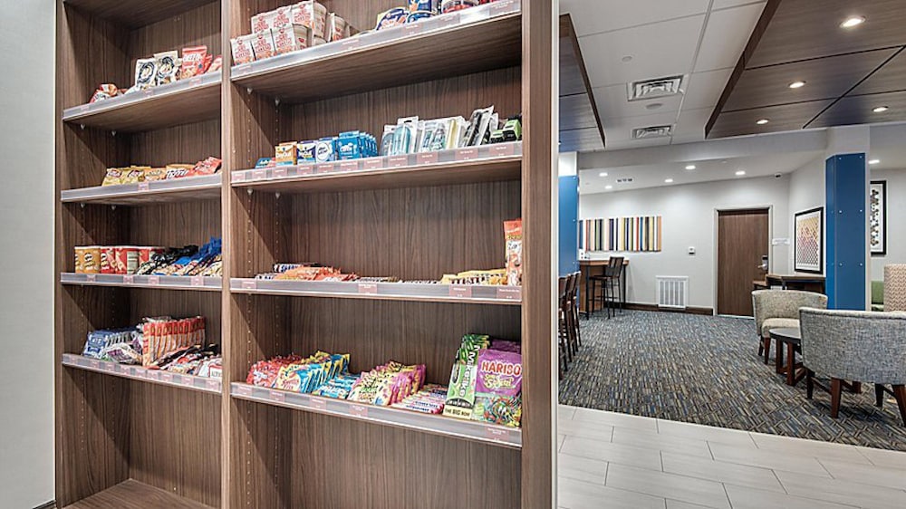 Holiday Inn Express Hotel & Suites Mount Pleasant by IHG - photo 32