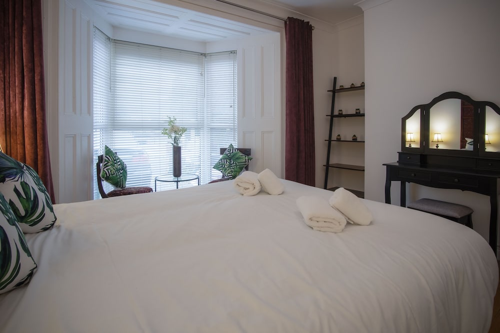 Langland Road 1 Bedroom Mumbles — 4-Star Luxury Hotel in Swansea, United Kingdom