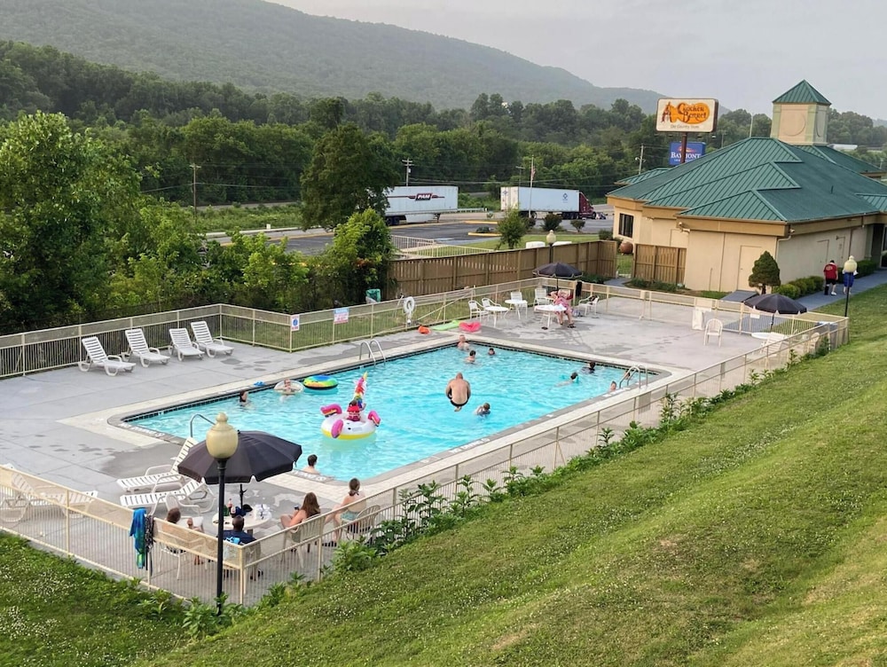 OYO Hotel Harriman near I 40 - photo 26