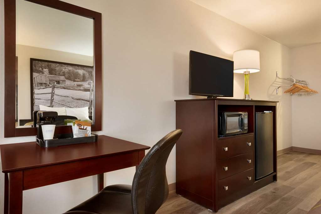Super 8 by Wyndham Bethany MO - photo 17