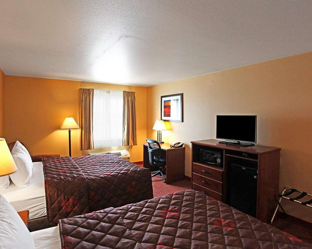 Rodeway Inn & Suites - photo 16