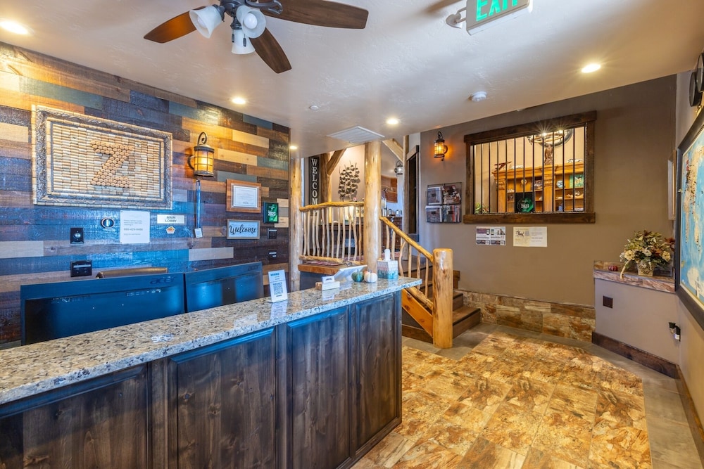 Zion Cliff Lodge - photo 3