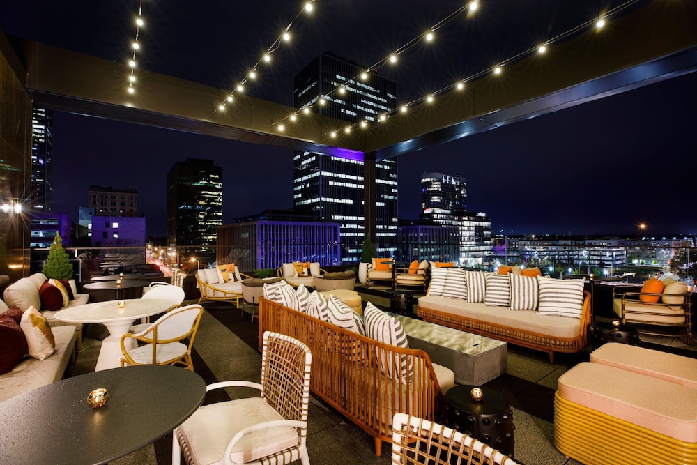 Hotel Indy Indianapolis a Tribute Portfolio Hotel - photo 2