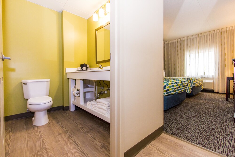 Cedar Point's Express Hotel - photo 24