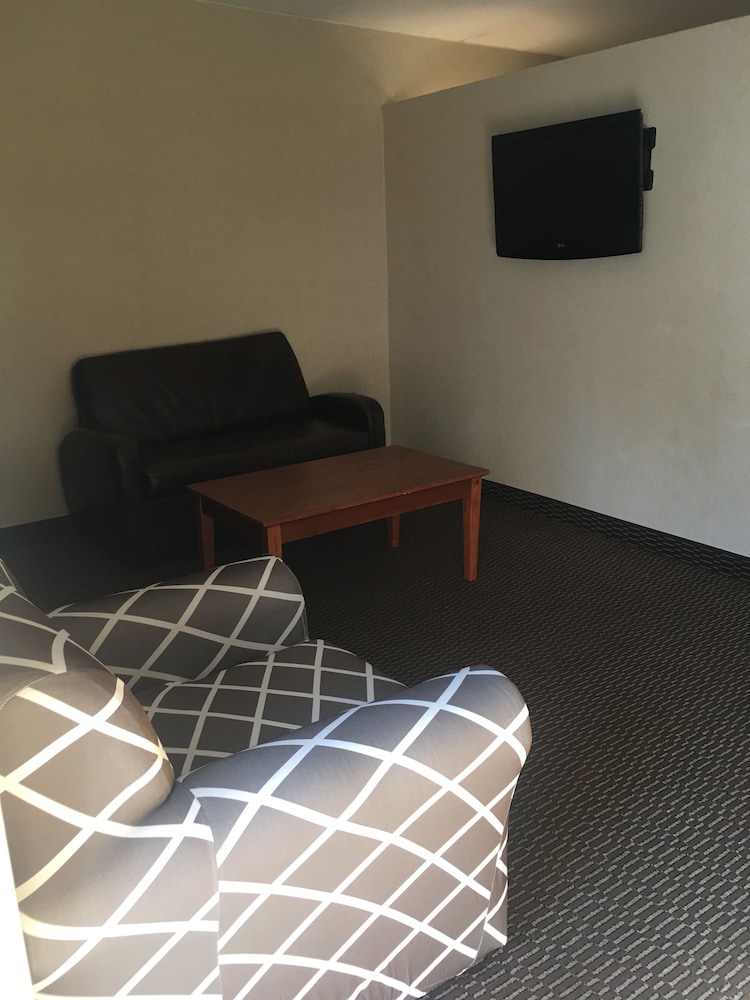 Ramada by Wyndham Rockville Centre - photo 28