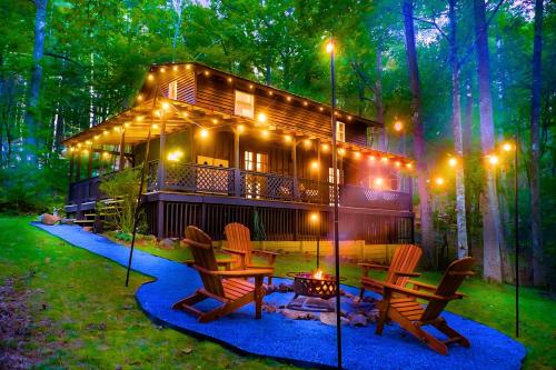 Meadow Retreat Hot Tub Fire Pit & Games in Morganton, United States