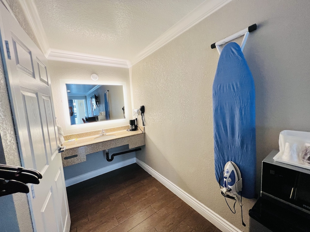Casa Blanca Hotel and Suites Orange - photo 38