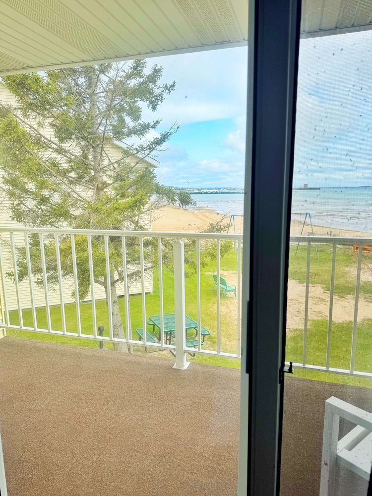 Beachcomber of Mackinaw - photo 91