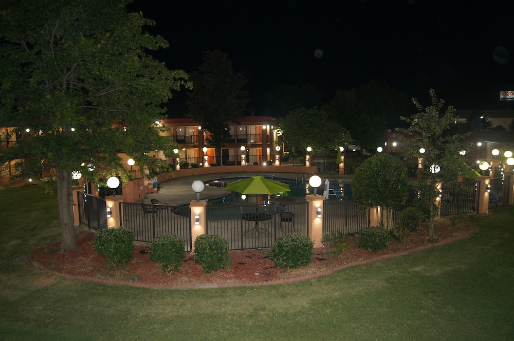 Days Inn by Wyndham Durham Near Duke University - photo 53