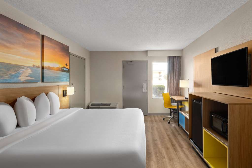 Days Inn by Wyndham Florence Near Civic Center - photo 31