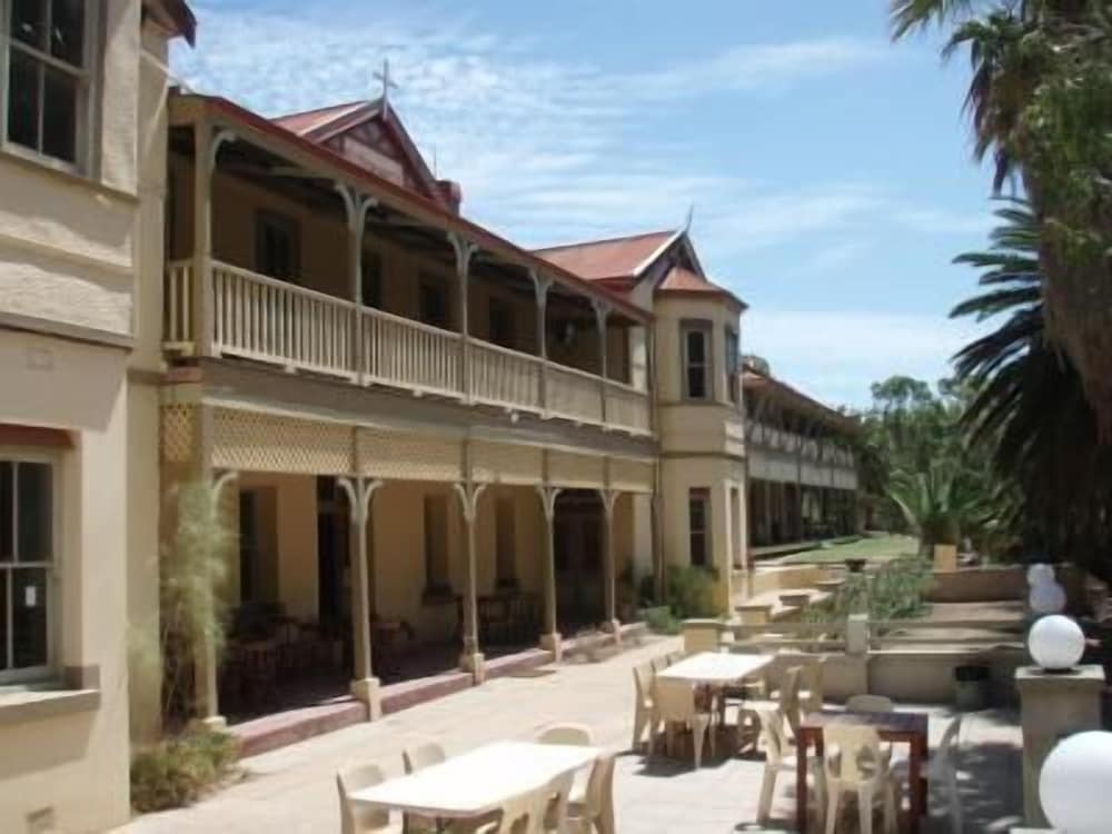The Priory Hotel — hotel in Dongara