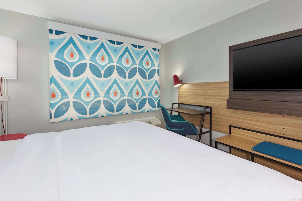 Tru By Hilton Comstock Park Grand Rapids - photo 15