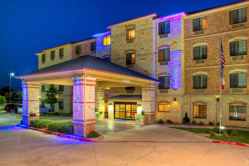 Holiday Inn Express & Suites Granbury by IHG - photo 27