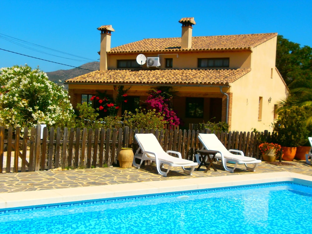 Finca El Corral - carbon neutral hotel in Jalon