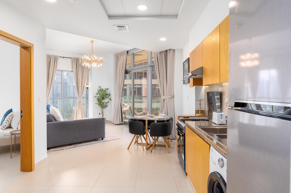Lux BnB Bellevue Tower Burj Views — 4-Star Luxury Hotel in Dubai, United Arab Emirates