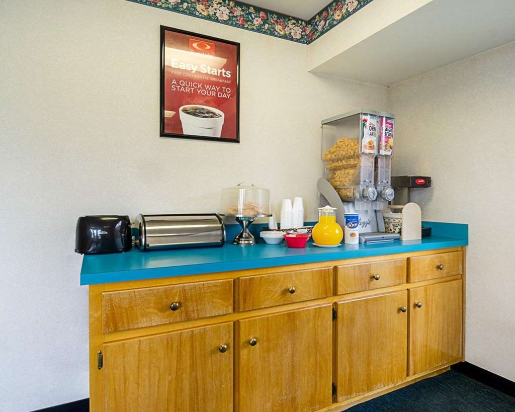Econo Lodge Richmond North - photo 21