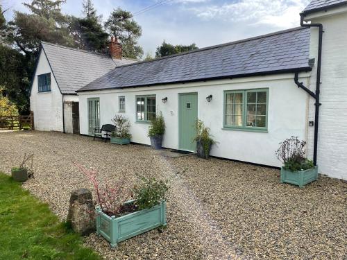 Cottages at Woodlands Grooms Cottage — 4-Star Luxury Hotel in Wareham, United Kingdom