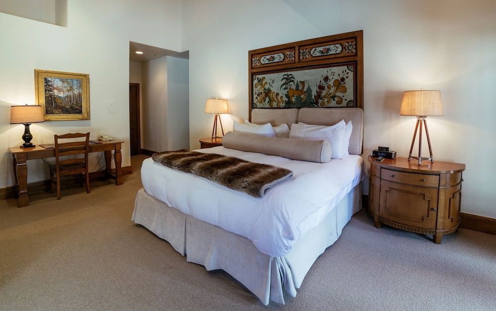 Luxury King Room Hotel Room - photo 3