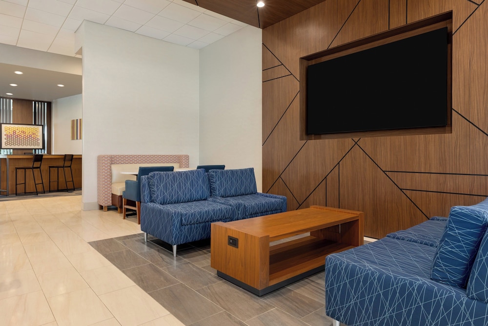 Holiday Inn Express And Suites Dalton Walnut Ave - photo 40