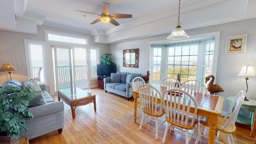 Bay View Villas 306 by Tybee Beach Vacation Rentals — 4-Star Luxury Hotel in Tybee Island, United States