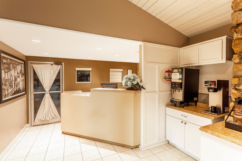 Super 8 by Wyndham Canoga Park - photo 2