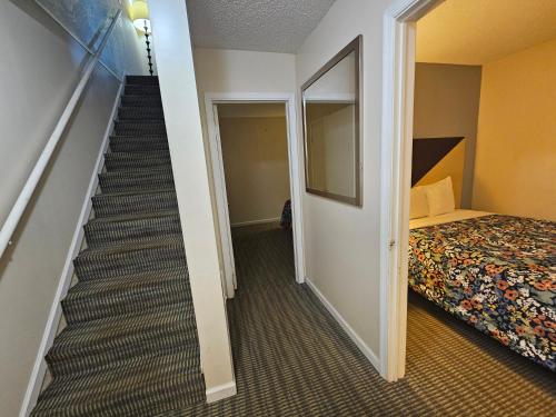 Merrimac Inn & Suites - photo 5