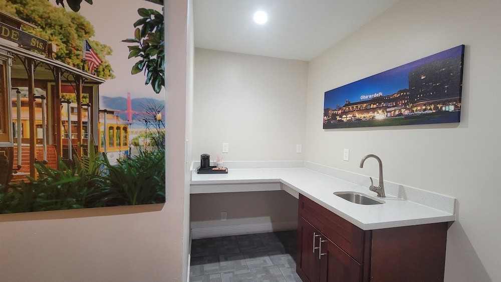 Presidio Parkway Inn - photo 16