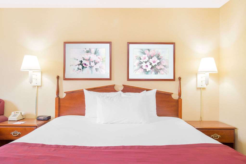 Ramada by Wyndham Angola Fremont Area - photo 7