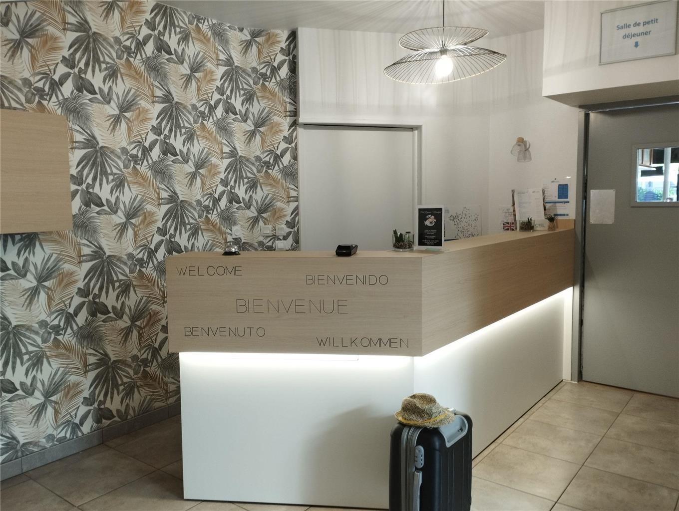 Brit Hotel L'Arrivée Guingamp - carbon neutral hotel in Guingamp