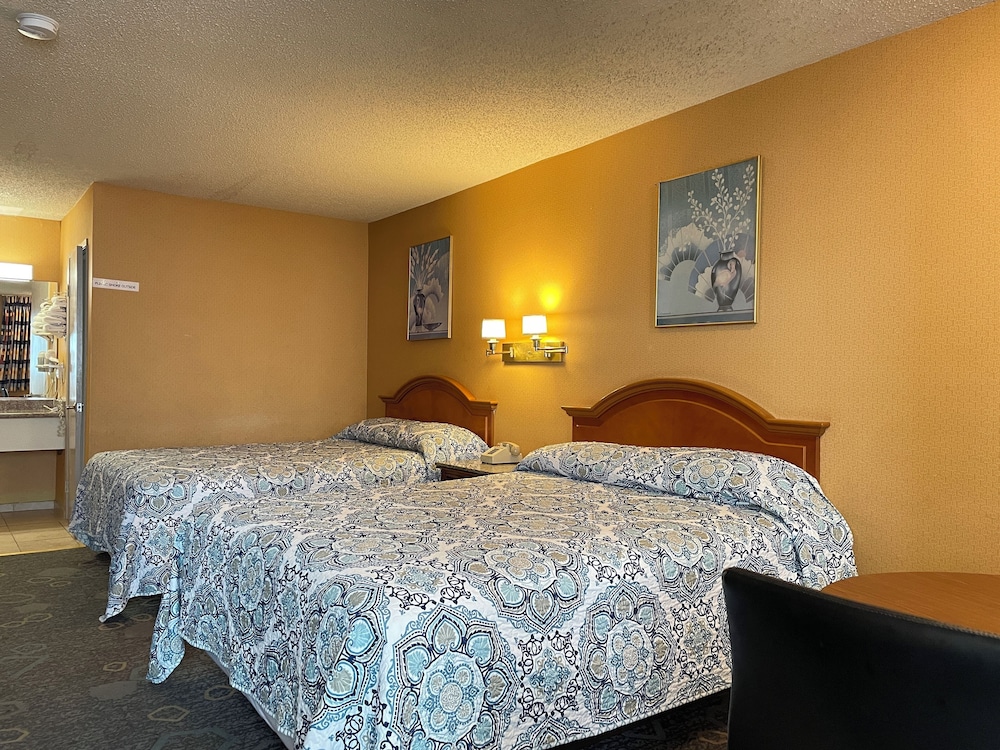 Hollywood La Brea Inn - photo 2