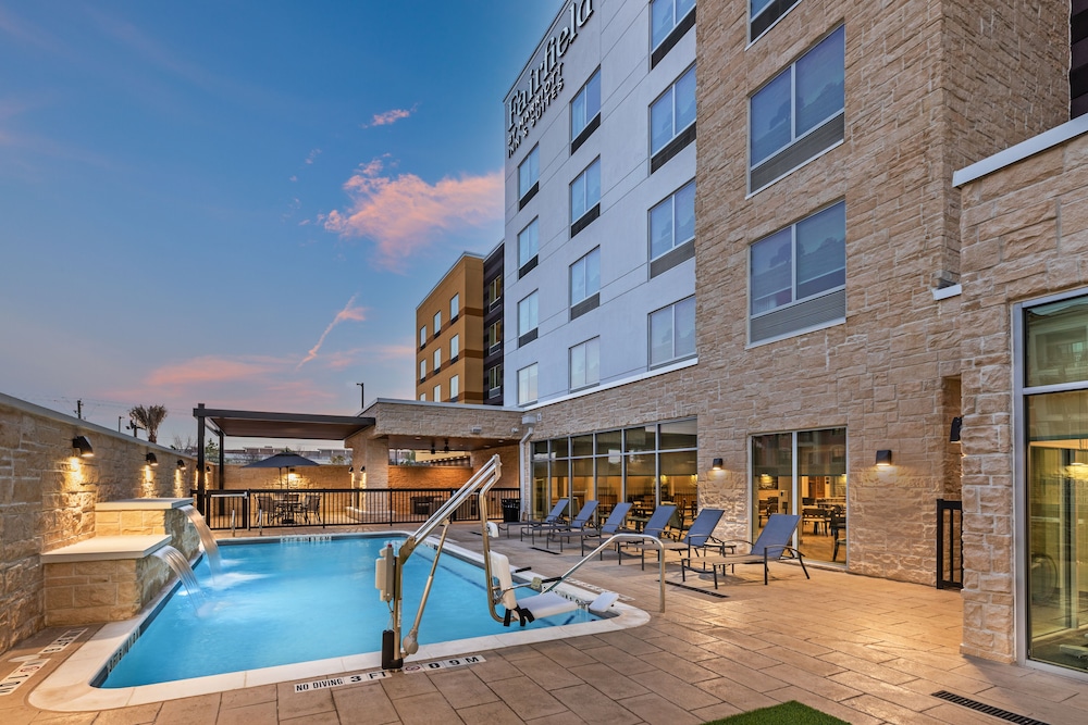 Fairfield Inn & Suites Houston Memorial City Area - photo 20