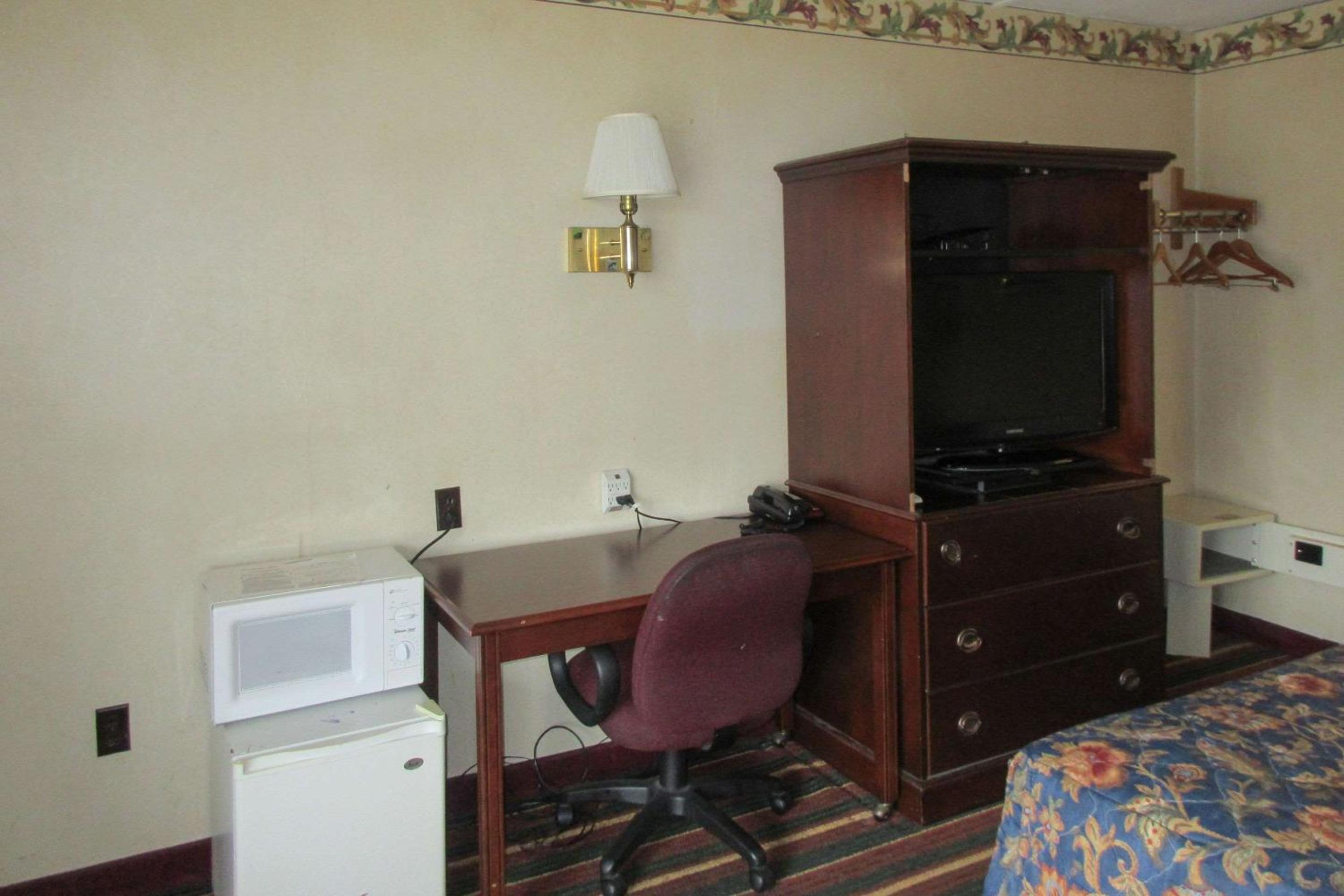 Rodeway Inn Dunmore - photo 14
