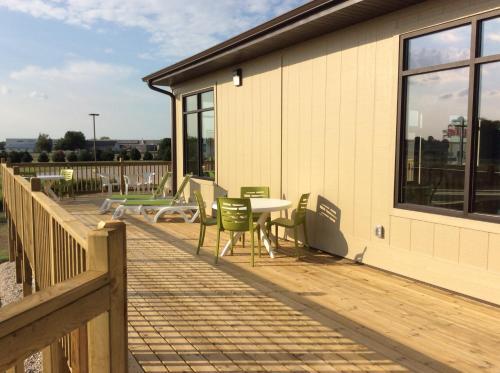 Scenic Shore Inn - photo 27
