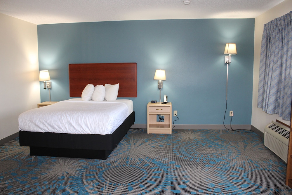 Reston Inn & Suites - photo 4