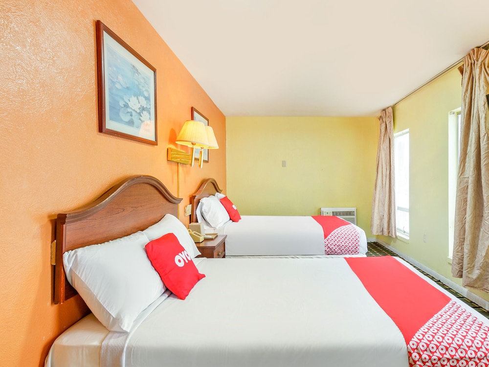 OYO Hotel Downtown Peoria I 74 - photo 15