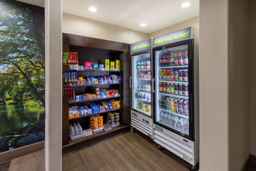 La Quinta Inn & Suites by Wyndham New Braunfels - photo 55