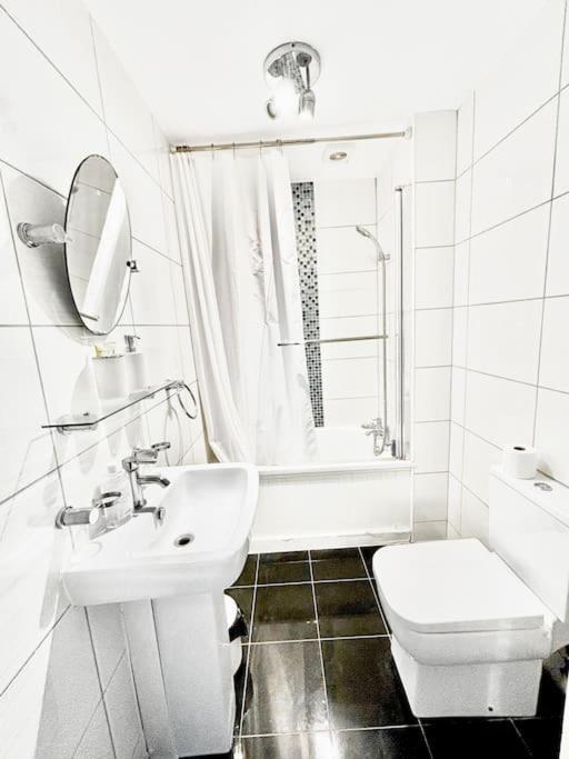Reading Getaway For Families & Business & Parking