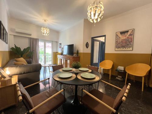 Athenian Vintage Style 2 bdr apartment — 4-Star Luxury Hotel in Athens, Greece