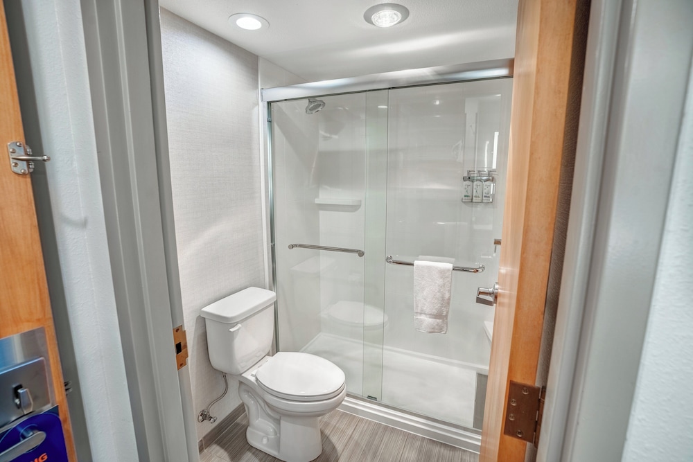 Holiday Inn Express & Suites Hayward by IHG - photo 25