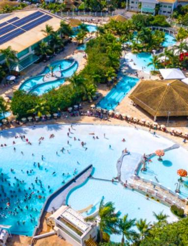 Apto Completo Com Parque Aquatico 24 Horas Lacqua Diroma — 4-Star Luxury Hotel in Caldas Novas, Brasil