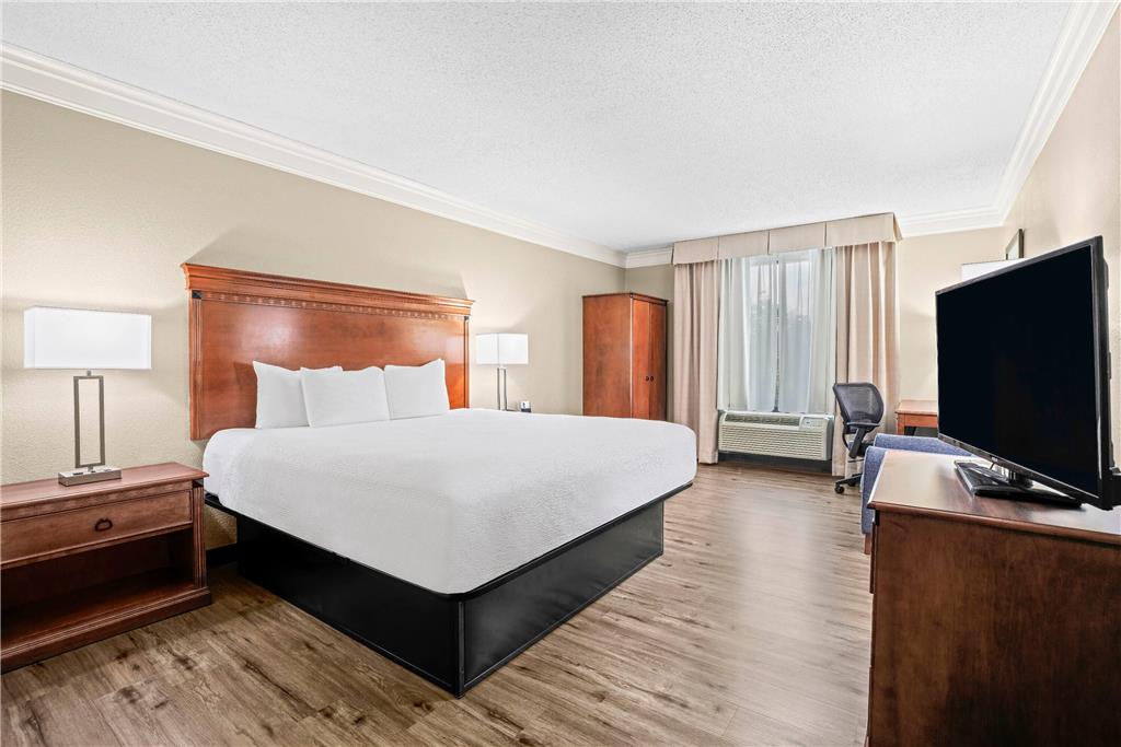 Baymont by Wyndham Madisonville - photo 10