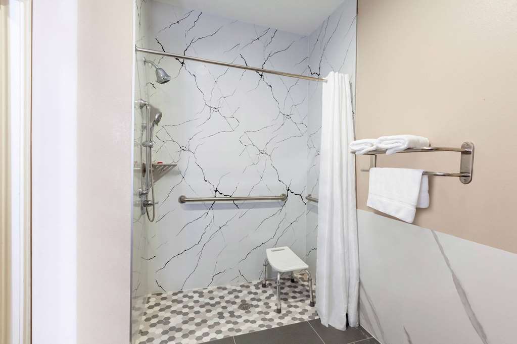 Super 8 by Wyndham Kingwood Houston North - photo 9