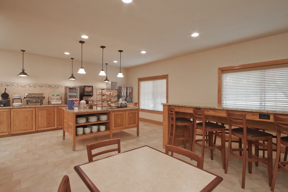 Country Inn & Suites by Radisson Davenport Quad Cities - photo 23