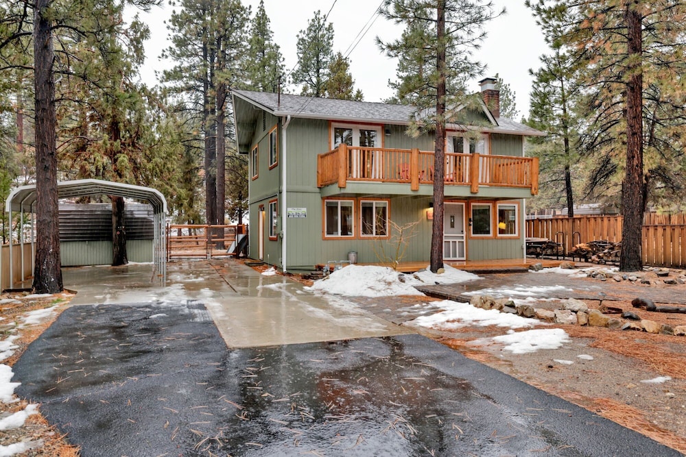 Coyote Pines #2061 by Big Bear Vacations — 4-Star Luxury Hotel in Big Bear City, United States
