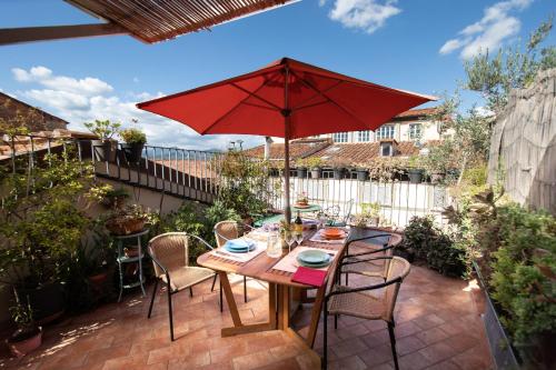 Residenza al Pavone Luxury with Terrace — 4-Star Luxury Hotel in Lucca, Italy