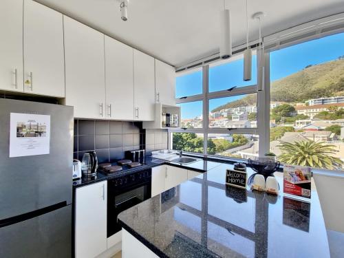 Secure Sea Point Stay with Mountain Views