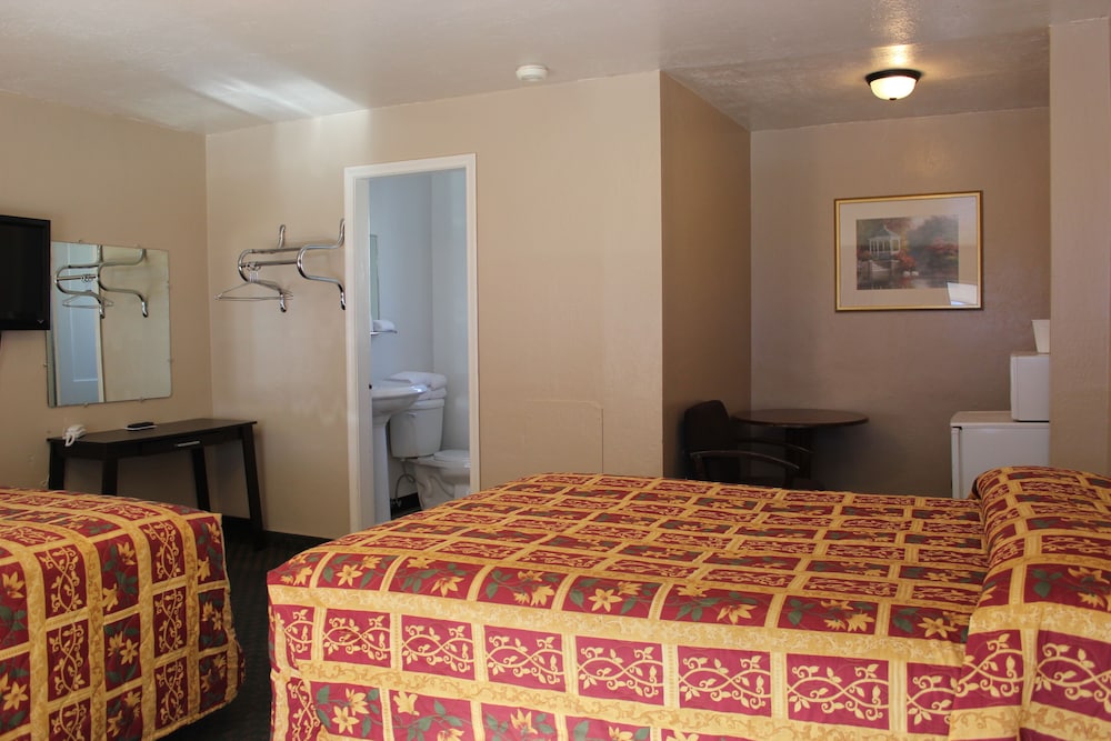 Lava Spa Motel & RV Park - photo 6