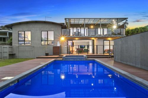 Miss Maude Mt Martha with pool and spa in Mount Martha, Australia